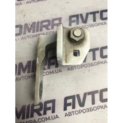 Петля двери левой верхняя Ford Focus 3 2011-2017 1751700